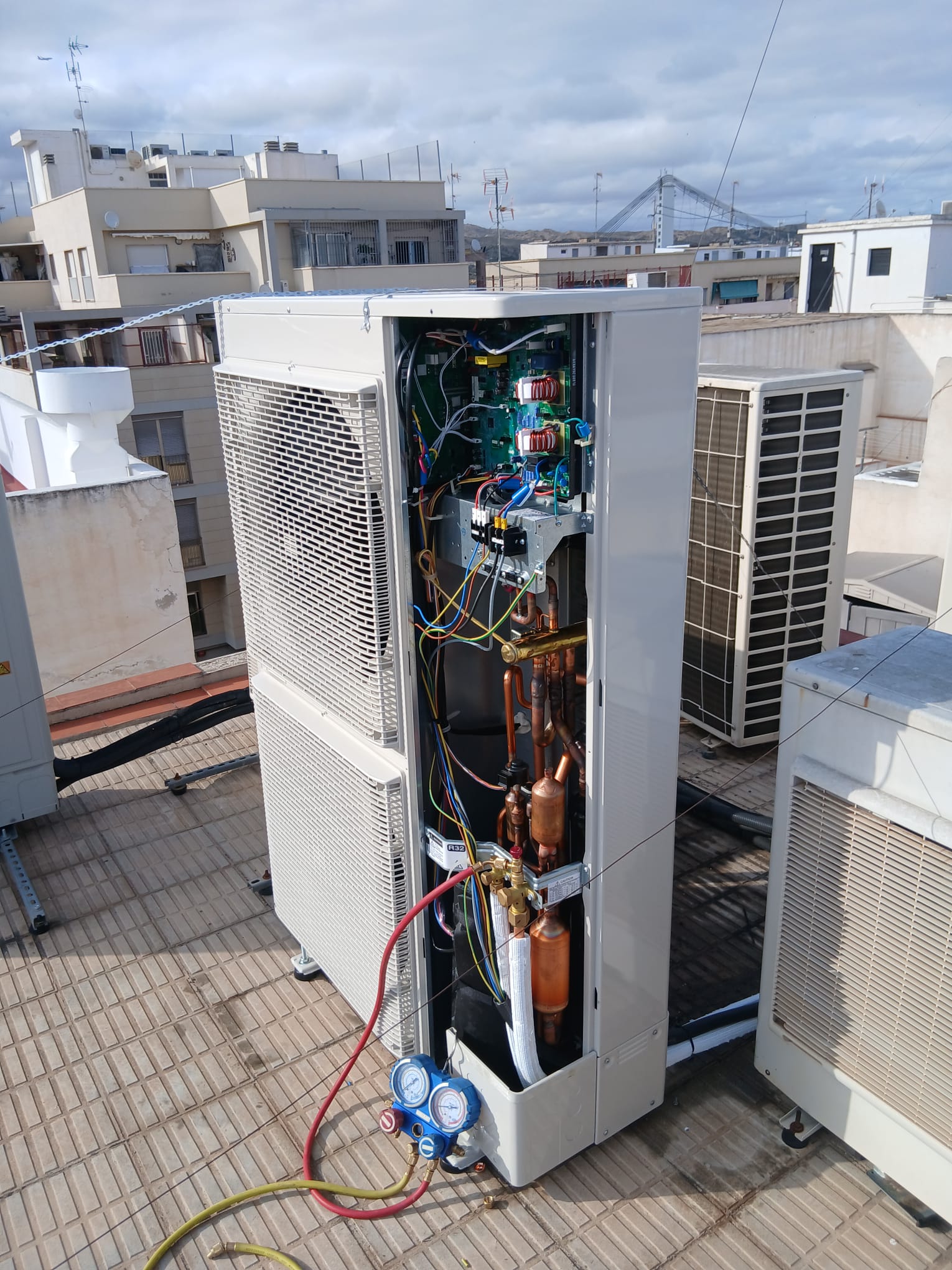 Instalación de máquinas de aire DUALTERMiA – imagen 4